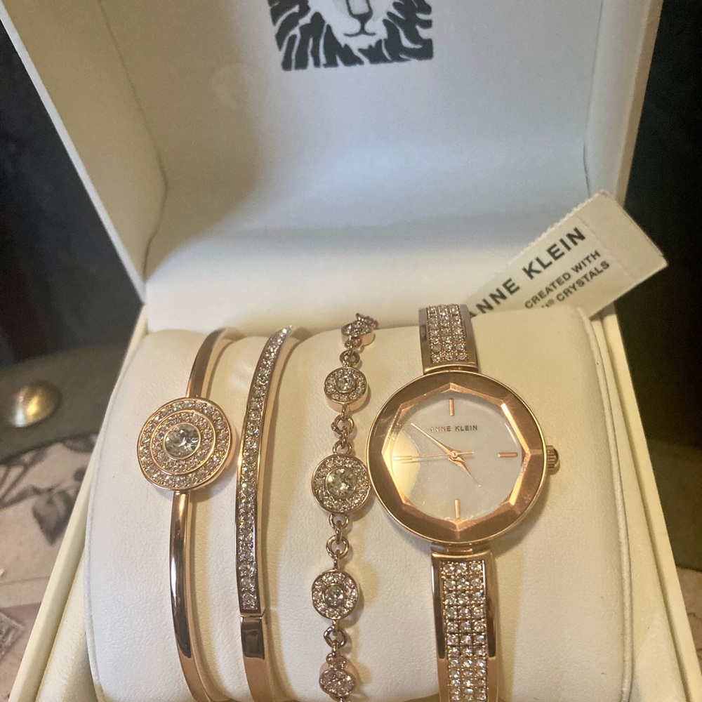 FLASH SALE!
Anne Klein Swarovski Crystal Watch W/ 3 Jewelry Bracelets.